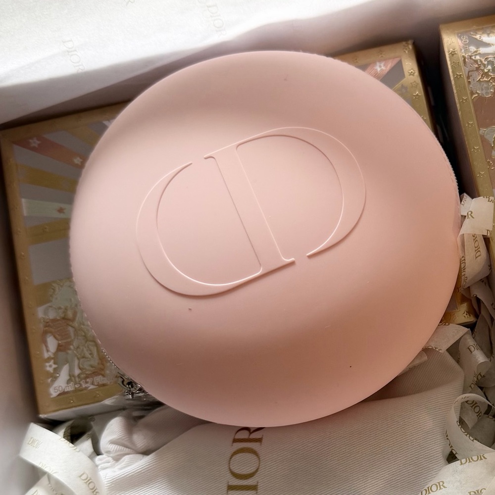 BNIB Dior gift glow cosmetics makeup pouch 🎀 - Picture 2 of 2